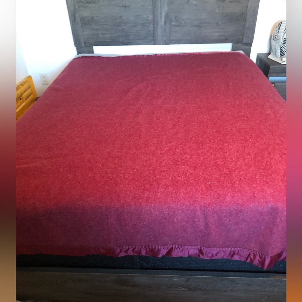 Kenwood Burgundy maroon red Wool Blanket
74”x84”